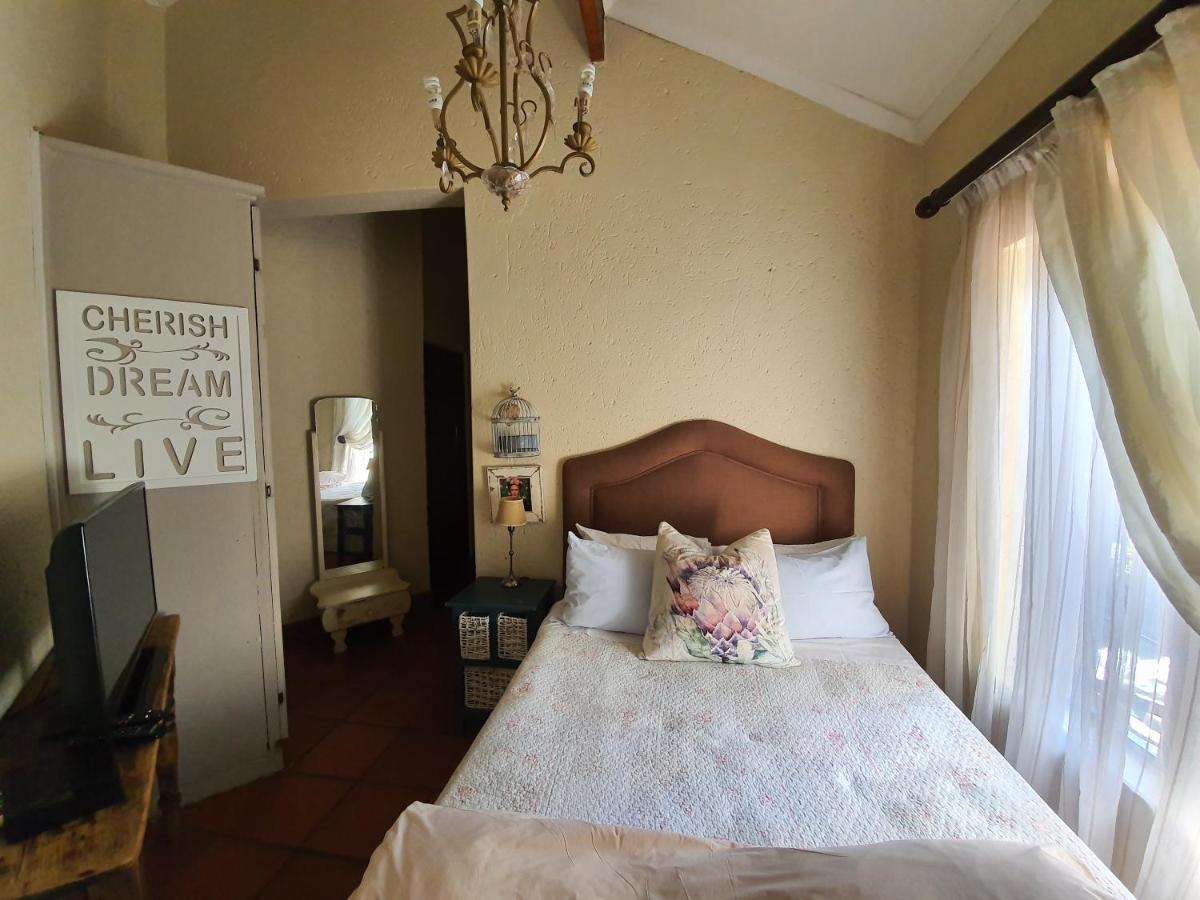 Waterhouse Guest Lodge - Indus Street Pretoria-Noord Eksteriør bilde